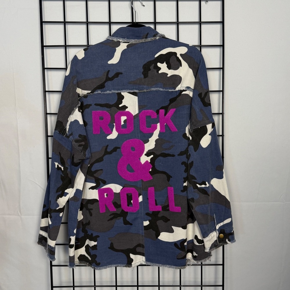 Davi & Dani Shacket Women Medium Blue Camo Rock & Roll Graphic Frayed Hem Jacket